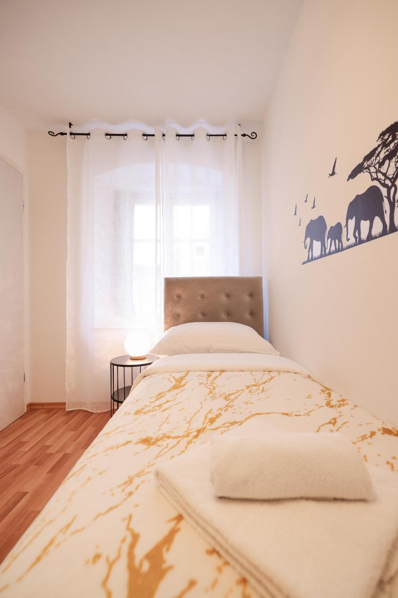 Viva - 2 Bedroom Apt In City Centar Zadar Exterior photo